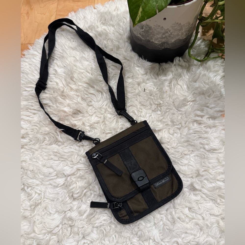 EDDIE BAUER cross body travel wallet bag green unisex